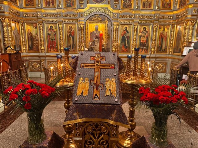 Архимандрит Серафим (Шемятовский) возглавил Божественную Литургию в Крестопоклонную Неделю Великого Поста