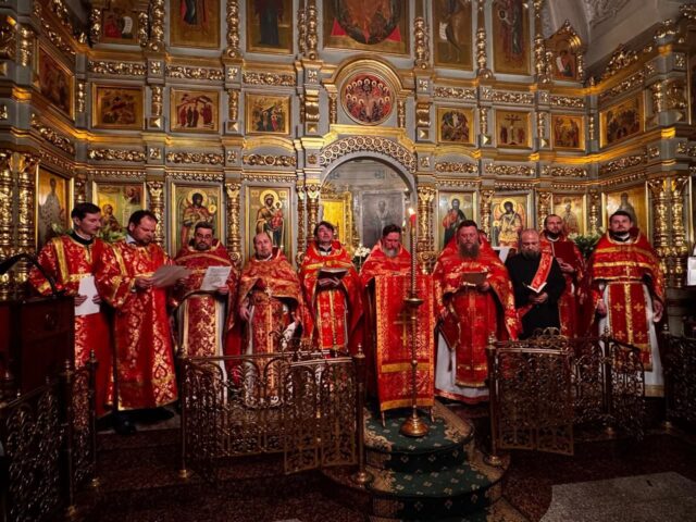 Ночная Пасхальная служба в храме святителя Николая в Котельниках