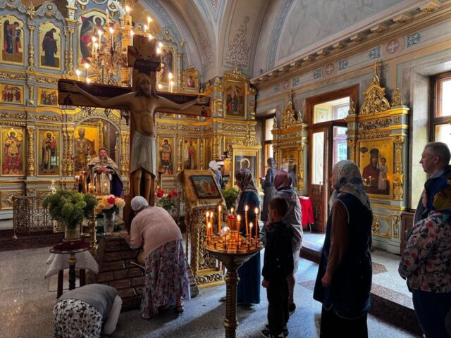 Происхождение (изнесение) Честны́х Древ Животворящего Креста Господня
