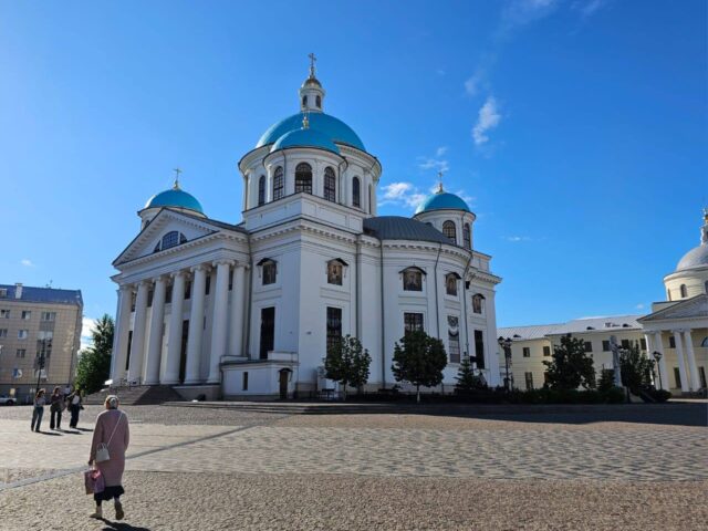 Визит архимандрита Серафима в Казань. Праздничная Божественная литургия