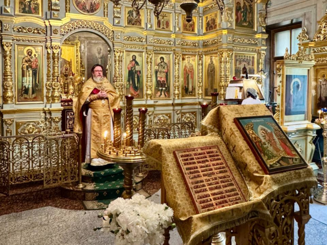 Литургия в праздник Всех святых, в земле Русской просиявших