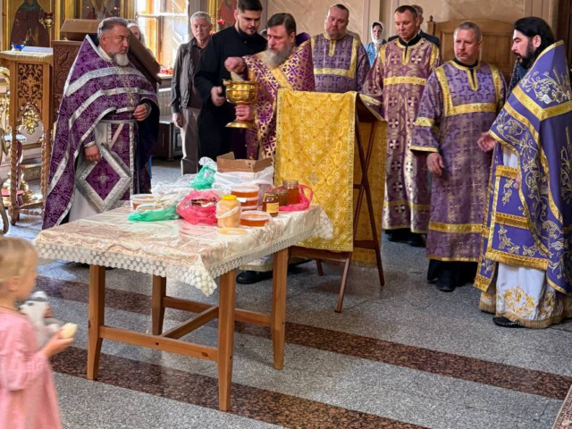 Литургия в праздник Происхождения Честных Древ Животворящего Креста Господня