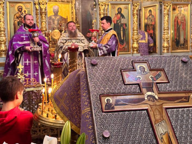 Литургия в праздник Воздвижения Креста Господня