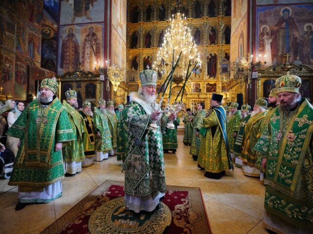 Архимандрит Серафим сослужил Святейшему Патриарху Кириллу за праздничной Литургией в Троице-Сергиевой лавре